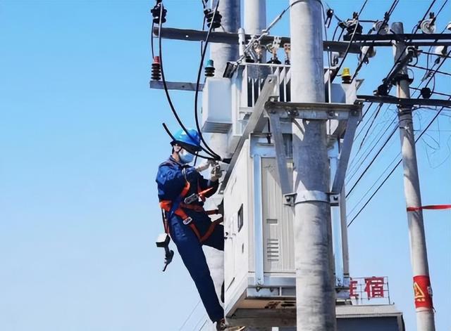 国网咸阳供电公司:增容布点为居民夏季用电保驾护航(图2) 国网咸阳供电公司:增容布点为居民夏季用电保驾护航(图2)