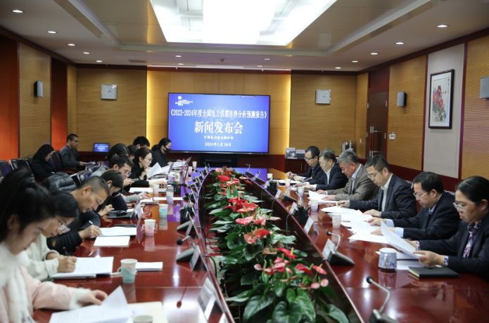 中电联：2024年预计风光新增装机89GW、171GW(图1)