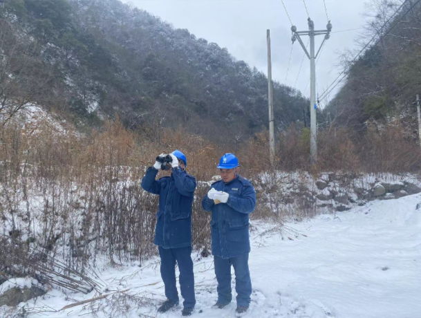 国网陕西电力:全力以赴抗击雨雪冰冻 电力保供守护万家温暖(图5) 国网陕西电力:全力以赴抗击雨雪冰冻 电力保供守护万家温暖(图5)